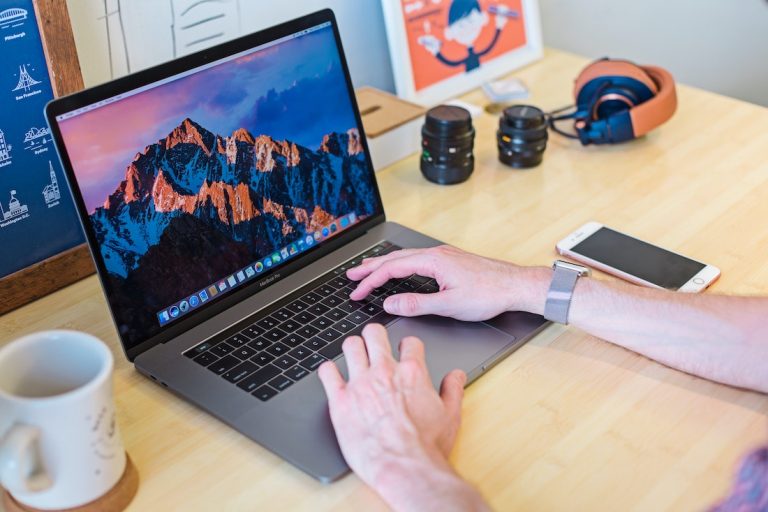 Ways to take screenshot in MacBook Pro Laptop | Techniqworld.com