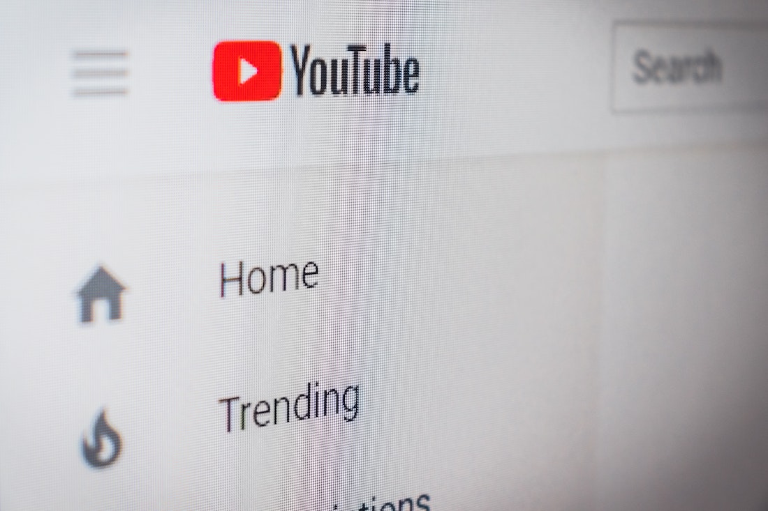 How to listen to youtube songs in the background | Techniqworld.com