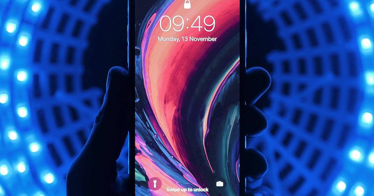 iPhone Duo screens are already cracking: What buyers need to know - Next-generation dual-screen hardware and mobile display concept