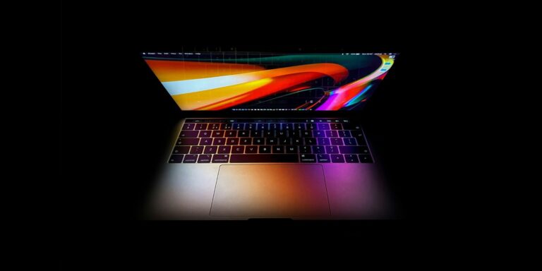 OLED MacBook Pro to Drive 50% Surge in Premium Display Shipments in 2026